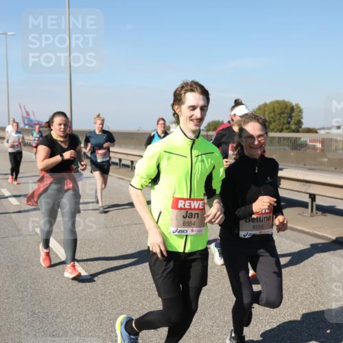 03.10.2025 - Köhlbrandbrückenlauf Yannick Fuchs http://msf.ph/oto/9187294 03.10.2025 12:06:33 Position 3 6554, 6555 meine-sportfotos.de