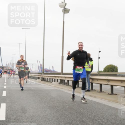 03.10.2025 - Köhlbrandbrückenlauf Matties Gatica Varas http://msf.ph/oto/9187295 03.10.2025 15:49:46 Position 3  meine-sportfotos.de