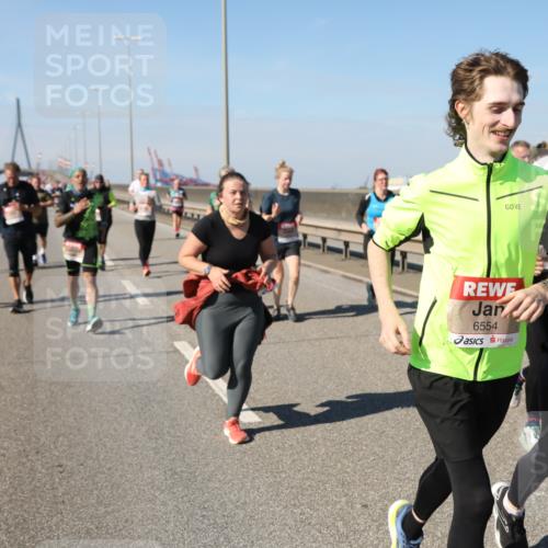 03.10.2025 - Köhlbrandbrückenlauf Yannick Fuchs http://msf.ph/oto/9187296 03.10.2025 12:06:34 Position 3 6554, 6555 meine-sportfotos.de
