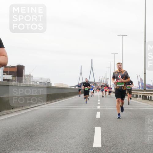 03.10.2025 - Köhlbrandbrückenlauf Matties Gatica Varas http://msf.ph/oto/9187299 03.10.2025 15:49:47 Position 3  meine-sportfotos.de