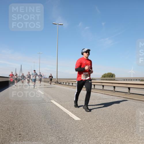 03.10.2025 - Köhlbrandbrückenlauf Yannick Fuchs http://msf.ph/oto/9187300 03.10.2025 11:45:49 Position 3  meine-sportfotos.de