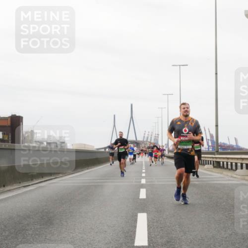 03.10.2025 - Köhlbrandbrückenlauf Matties Gatica Varas http://msf.ph/oto/9187301 03.10.2025 15:49:47 Position 3  meine-sportfotos.de