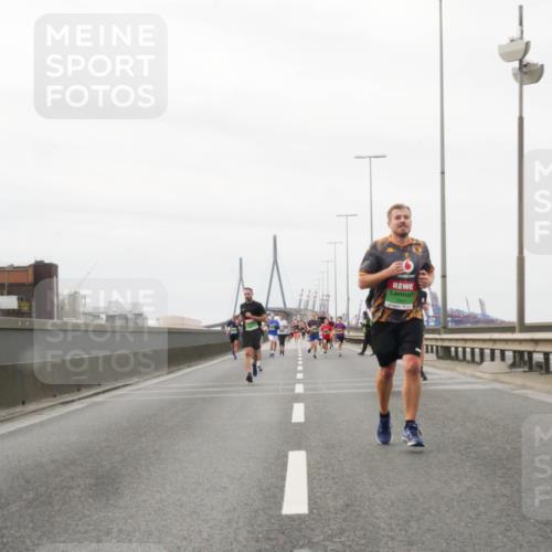 03.10.2025 - Köhlbrandbrückenlauf Matties Gatica Varas http://msf.ph/oto/9187303 03.10.2025 15:49:48 Position 3  meine-sportfotos.de