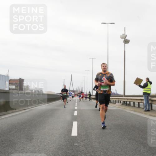 03.10.2025 - Köhlbrandbrückenlauf Matties Gatica Varas http://msf.ph/oto/9187304 03.10.2025 15:49:48 Position 3  meine-sportfotos.de