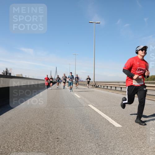 03.10.2025 - Köhlbrandbrückenlauf Yannick Fuchs http://msf.ph/oto/9187305 03.10.2025 11:45:49 Position 3 4543 meine-sportfotos.de