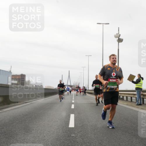 03.10.2025 - Köhlbrandbrückenlauf Matties Gatica Varas http://msf.ph/oto/9187307 03.10.2025 15:49:49 Position 3  meine-sportfotos.de