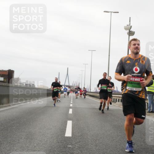 03.10.2025 - Köhlbrandbrückenlauf Matties Gatica Varas http://msf.ph/oto/9187309 03.10.2025 15:49:49 Position 3 7241 meine-sportfotos.de