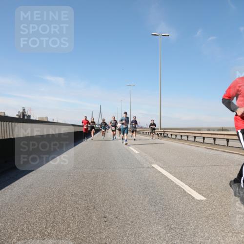 03.10.2025 - Köhlbrandbrückenlauf Yannick Fuchs http://msf.ph/oto/9187310 03.10.2025 11:45:49 Position 3  meine-sportfotos.de