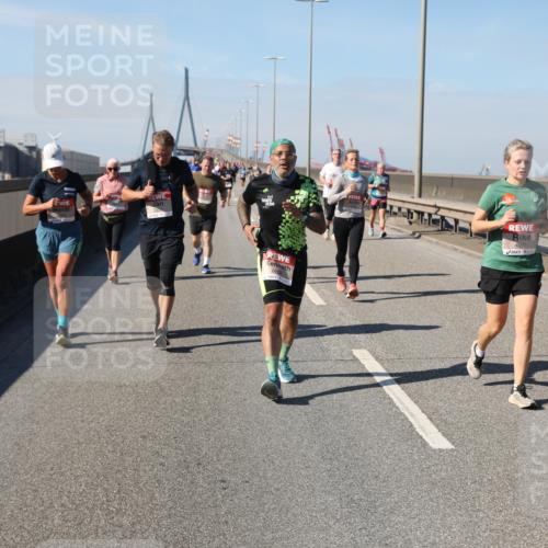 03.10.2025 - Köhlbrandbrückenlauf Yannick Fuchs http://msf.ph/oto/9187313 03.10.2025 12:06:35 Position 3 4921, 4920 meine-sportfotos.de
