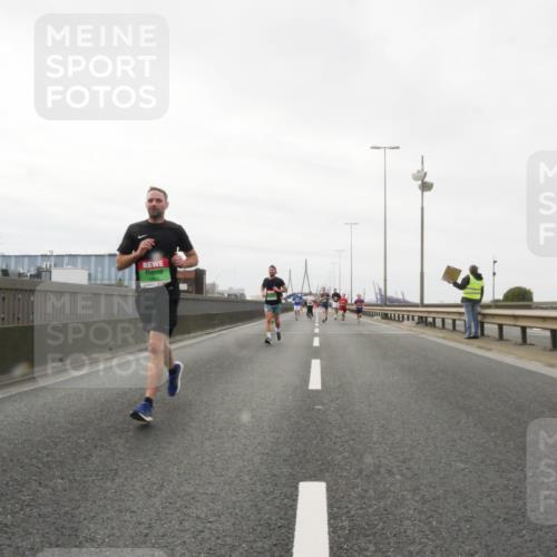 03.10.2025 - Köhlbrandbrückenlauf Matties Gatica Varas http://msf.ph/oto/9187323 03.10.2025 15:49:53 Position 3  meine-sportfotos.de