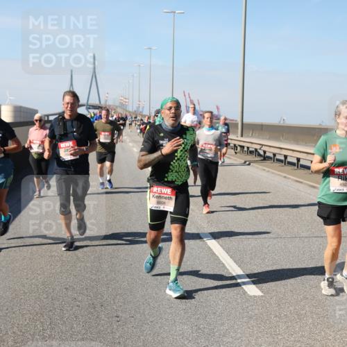 03.10.2025 - Köhlbrandbrückenlauf Yannick Fuchs http://msf.ph/oto/9187326 03.10.2025 12:06:35 Position 3 6608, 4921, 4920 meine-sportfotos.de