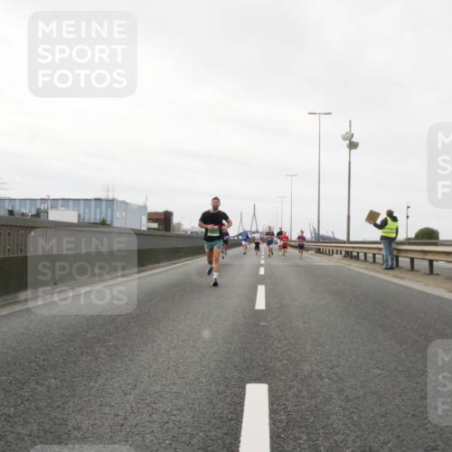 03.10.2025 - Köhlbrandbrückenlauf Matties Gatica Varas http://msf.ph/oto/9187327 03.10.2025 15:49:53 Position 3  meine-sportfotos.de