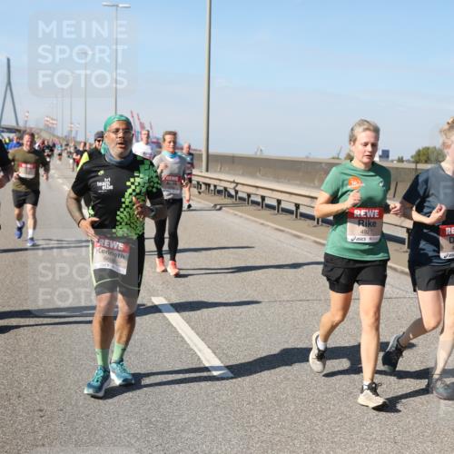 03.10.2025 - Köhlbrandbrückenlauf Yannick Fuchs http://msf.ph/oto/9187328 03.10.2025 12:06:35 Position 3 6608, 4921, 4920 meine-sportfotos.de