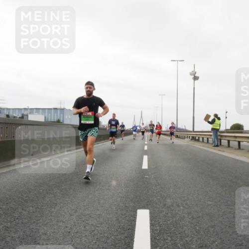 03.10.2025 - Köhlbrandbrückenlauf Matties Gatica Varas http://msf.ph/oto/9187332 03.10.2025 15:49:55 Position 3  meine-sportfotos.de
