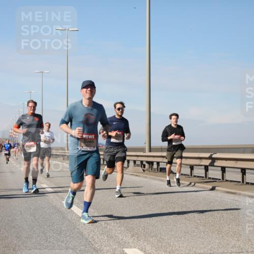 03.10.2025 - Köhlbrandbrückenlauf Yannick Fuchs http://msf.ph/oto/9187333 03.10.2025 11:45:51 Position 3 4271 meine-sportfotos.de
