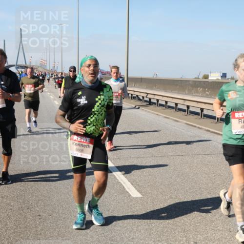 03.10.2025 - Köhlbrandbrückenlauf Yannick Fuchs http://msf.ph/oto/9187334 03.10.2025 12:06:36 Position 3 5625, 6608, 4921 meine-sportfotos.de
