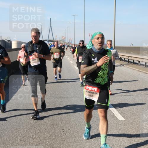 03.10.2025 - Köhlbrandbrückenlauf Yannick Fuchs http://msf.ph/oto/9187336 03.10.2025 12:06:36 Position 3 5624, 5625, 6608 meine-sportfotos.de