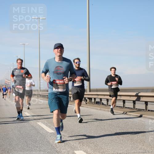 03.10.2025 - Köhlbrandbrückenlauf Yannick Fuchs http://msf.ph/oto/9187337 03.10.2025 11:45:51 Position 3 4492, 4271 meine-sportfotos.de