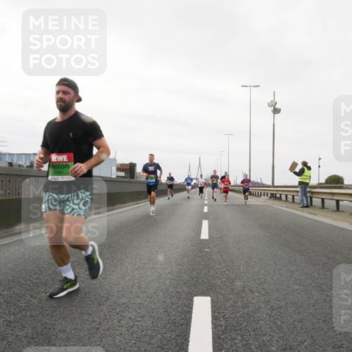 03.10.2025 - Köhlbrandbrückenlauf Matties Gatica Varas http://msf.ph/oto/9187338 03.10.2025 15:49:55 Position 3 7451 meine-sportfotos.de