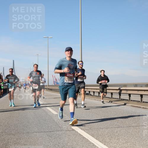 03.10.2025 - Köhlbrandbrückenlauf Yannick Fuchs http://msf.ph/oto/9187339 03.10.2025 11:45:51 Position 3 4271 meine-sportfotos.de