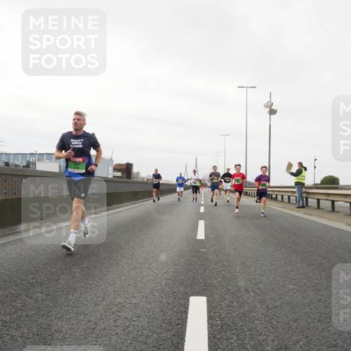 03.10.2025 - Köhlbrandbrückenlauf Matties Gatica Varas http://msf.ph/oto/9187344 03.10.2025 15:49:57 Position 3  meine-sportfotos.de