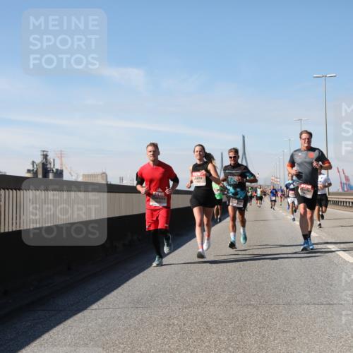 03.10.2025 - Köhlbrandbrückenlauf Yannick Fuchs http://msf.ph/oto/9187347 03.10.2025 11:45:52 Position 3 4271, 4492 meine-sportfotos.de