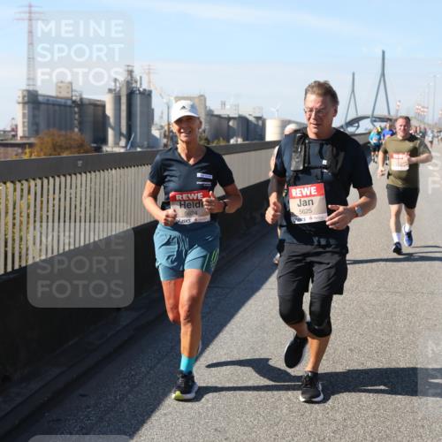03.10.2025 - Köhlbrandbrückenlauf Yannick Fuchs http://msf.ph/oto/9187349 03.10.2025 12:06:36 Position 3 5624, 5625 meine-sportfotos.de