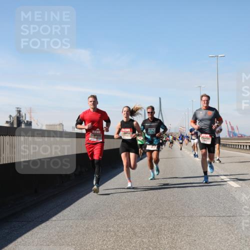 03.10.2025 - Köhlbrandbrückenlauf Yannick Fuchs http://msf.ph/oto/9187351 03.10.2025 11:45:52 Position 3 4271 meine-sportfotos.de