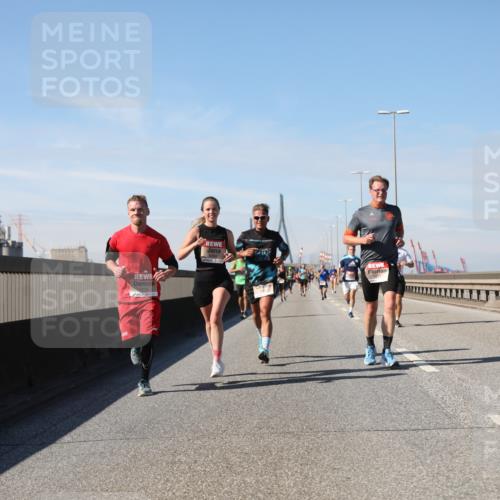 03.10.2025 - Köhlbrandbrückenlauf Yannick Fuchs http://msf.ph/oto/9187354 03.10.2025 11:45:52 Position 3 4271 meine-sportfotos.de