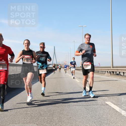 03.10.2025 - Köhlbrandbrückenlauf Yannick Fuchs http://msf.ph/oto/9187366 03.10.2025 11:45:53 Position 3 4492, 5739 meine-sportfotos.de