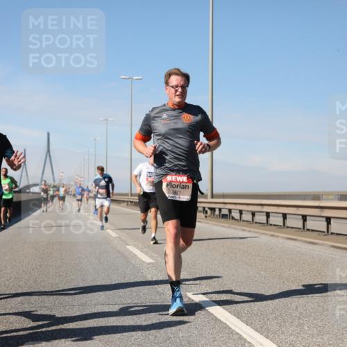 03.10.2025 - Köhlbrandbrückenlauf Yannick Fuchs http://msf.ph/oto/9187376 03.10.2025 11:45:53 Position 3 492, 5671 meine-sportfotos.de