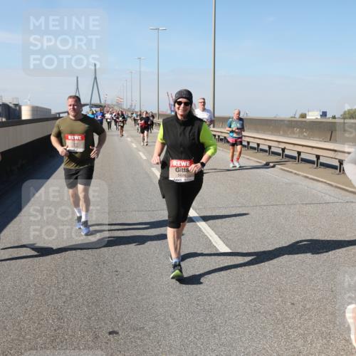 03.10.2025 - Köhlbrandbrückenlauf Yannick Fuchs http://msf.ph/oto/9187379 03.10.2025 12:06:38 Position 3 5626, 4708 meine-sportfotos.de