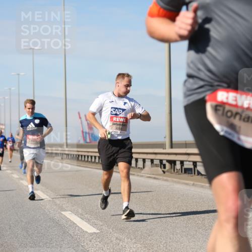 03.10.2025 - Köhlbrandbrückenlauf Yannick Fuchs http://msf.ph/oto/9187382 03.10.2025 11:45:54 Position 3 4250 meine-sportfotos.de