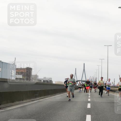 03.10.2025 - Köhlbrandbrückenlauf Matties Gatica Varas http://msf.ph/oto/9187384 03.10.2025 15:50:07 Position 3  meine-sportfotos.de
