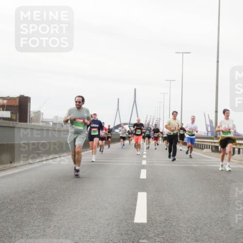 03.10.2025 - Köhlbrandbrückenlauf Matties Gatica Varas http://msf.ph/oto/9187390 03.10.2025 15:50:09 Position 3  meine-sportfotos.de