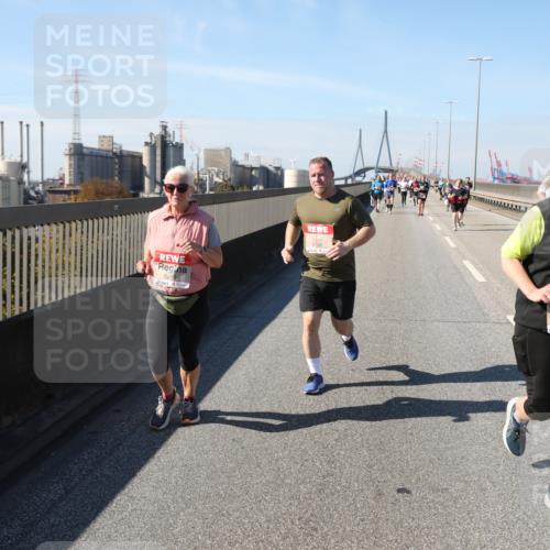 03.10.2025 - Köhlbrandbrückenlauf Yannick Fuchs http://msf.ph/oto/9187391 03.10.2025 12:06:38 Position 3 6219, 6759, 5626 meine-sportfotos.de