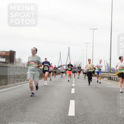 03.10.2025 - Köhlbrandbrückenlauf Matties Gatica Varas http://msf.ph/oto/9187392 03.10.2025 15:50:09 Position 3  meine-sportfotos.de