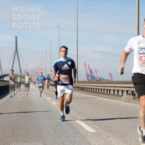 03.10.2025 - Köhlbrandbrückenlauf Yannick Fuchs http://msf.ph/oto/9187397 03.10.2025 11:45:55 Position 3 5011, 4250 meine-sportfotos.de