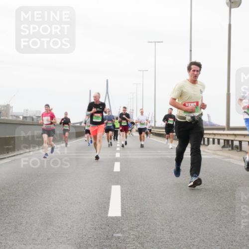 03.10.2025 - Köhlbrandbrückenlauf Matties Gatica Varas http://msf.ph/oto/9187405 03.10.2025 15:50:13 Position 3  meine-sportfotos.de