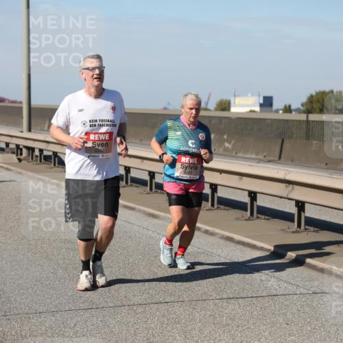 03.10.2025 - Köhlbrandbrückenlauf Yannick Fuchs http://msf.ph/oto/9187407 03.10.2025 12:06:40 Position 3 6242, 6243 meine-sportfotos.de