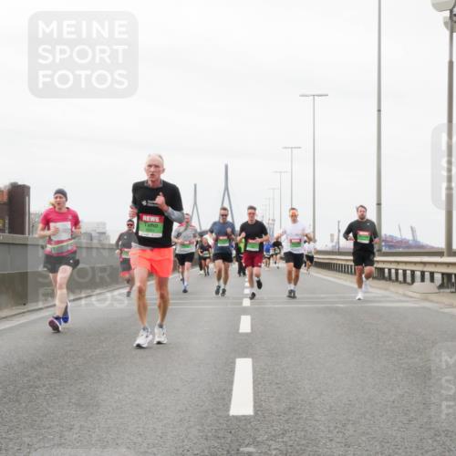 03.10.2025 - Köhlbrandbrückenlauf Matties Gatica Varas http://msf.ph/oto/9187415 03.10.2025 15:50:14 Position 3  meine-sportfotos.de