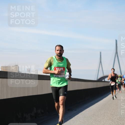 03.10.2025 - Köhlbrandbrückenlauf Yannick Fuchs http://msf.ph/oto/9187416 03.10.2025 11:45:56 Position 3 0205 meine-sportfotos.de