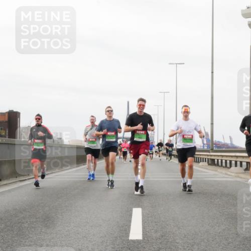 03.10.2025 - Köhlbrandbrückenlauf Matties Gatica Varas http://msf.ph/oto/9187427 03.10.2025 15:50:17 Position 3  meine-sportfotos.de