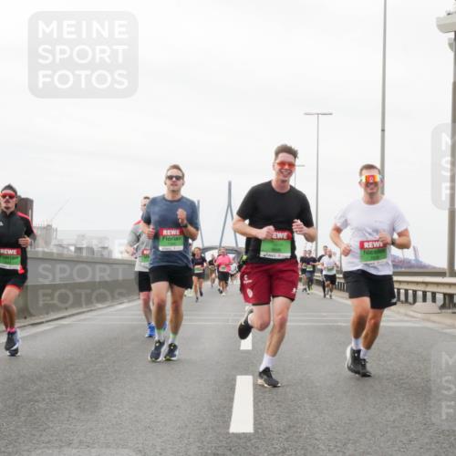 03.10.2025 - Köhlbrandbrückenlauf Matties Gatica Varas http://msf.ph/oto/9187432 03.10.2025 15:50:18 Position 3 9696 meine-sportfotos.de