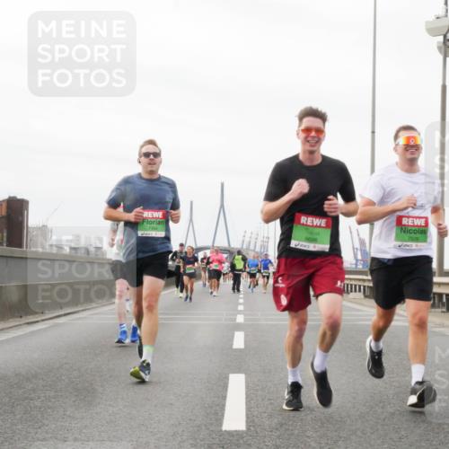 03.10.2025 - Köhlbrandbrückenlauf Matties Gatica Varas http://msf.ph/oto/9187434 03.10.2025 15:50:18 Position 3 7394, 9696, 7526 meine-sportfotos.de