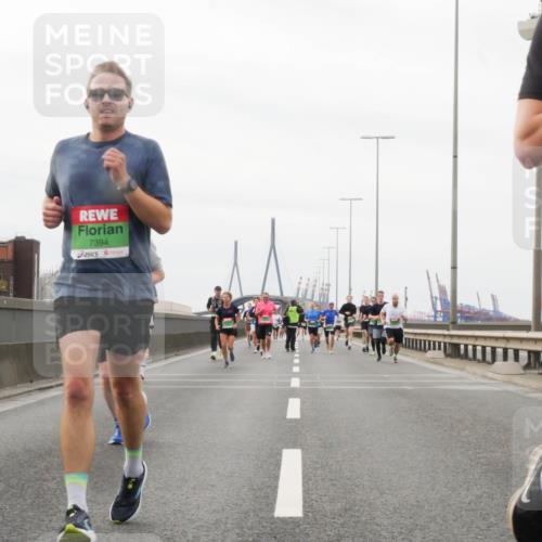 03.10.2025 - Köhlbrandbrückenlauf Matties Gatica Varas http://msf.ph/oto/9187439 03.10.2025 15:50:19 Position 3 7394 meine-sportfotos.de