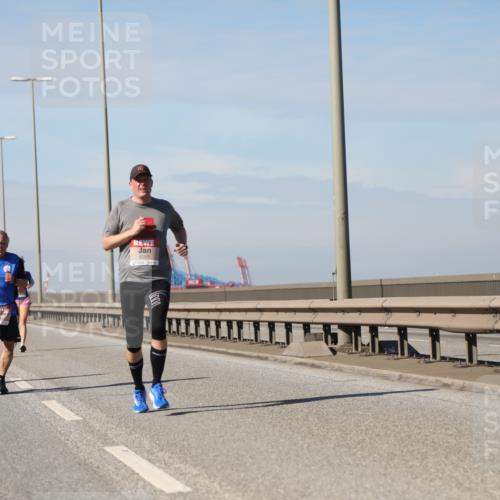 03.10.2025 - Köhlbrandbrückenlauf Yannick Fuchs http://msf.ph/oto/9187445 03.10.2025 11:45:59 Position 3 6255 meine-sportfotos.de