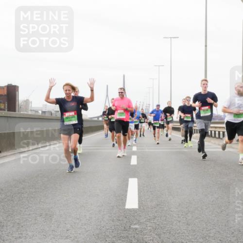 03.10.2025 - Köhlbrandbrückenlauf Matties Gatica Varas http://msf.ph/oto/9187451 03.10.2025 15:50:24 Position 3  meine-sportfotos.de