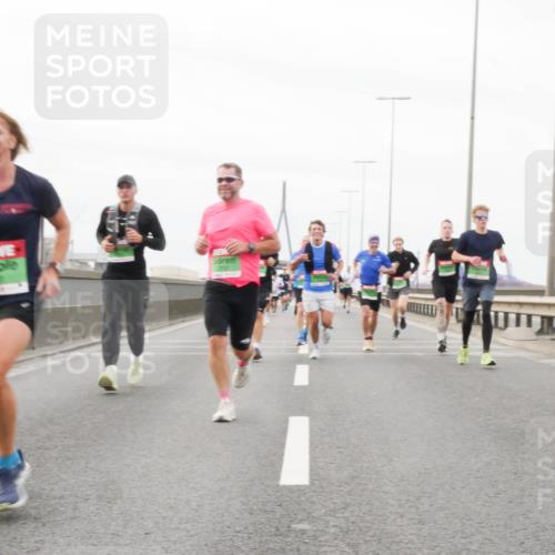 03.10.2025 - Köhlbrandbrückenlauf Matties Gatica Varas http://msf.ph/oto/9187456 03.10.2025 15:50:26 Position 3  meine-sportfotos.de