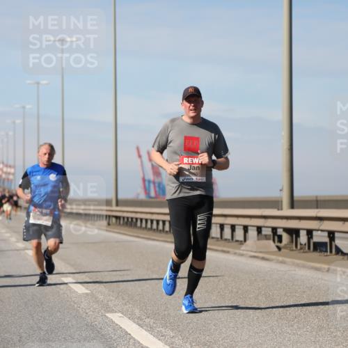 03.10.2025 - Köhlbrandbrückenlauf Yannick Fuchs http://msf.ph/oto/9187457 03.10.2025 11:46:00 Position 3 6255 meine-sportfotos.de